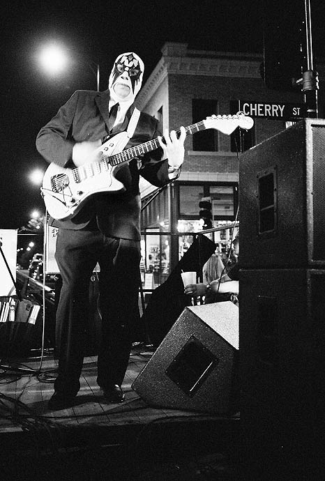 Los Straitjackets