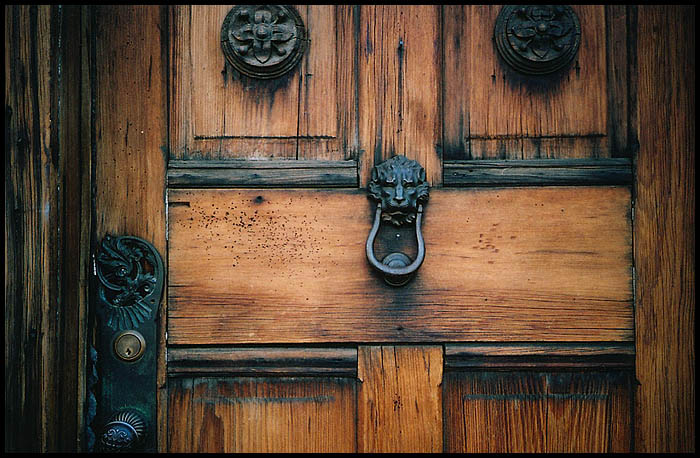 Knocker